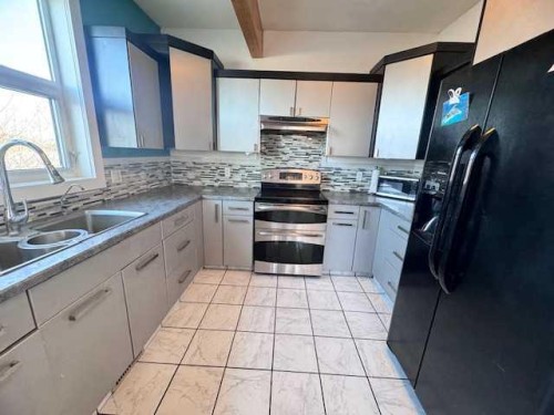 #27 West Bay Estates, Sandy Beach (Sask), SK - Indoor Photo Showing Kitchen With Double Sink With Upgraded Kitchen
