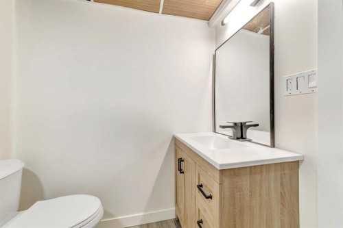 4703 37 Street, Lloydminster, SK - Indoor Photo Showing Bathroom