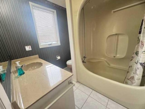 3804 56A Avenue, Lloydminster, AB - Indoor Photo Showing Bathroom