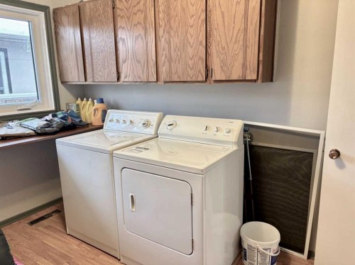 5019 51 Street, Mannville, AB - Indoor Photo Showing Laundry Room