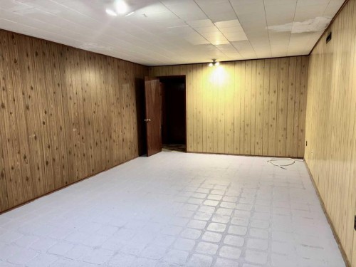 5019 51 Street, Mannville, AB - Indoor