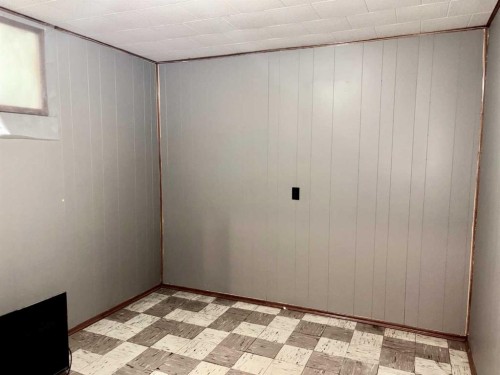 5019 51 Street, Mannville, AB - Indoor Photo Showing Other Room