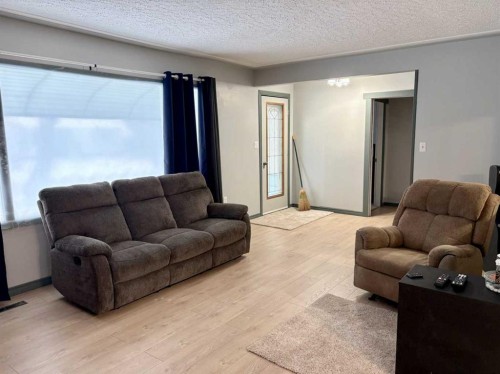 5019 51 Street, Mannville, AB - Indoor Photo Showing Living Room