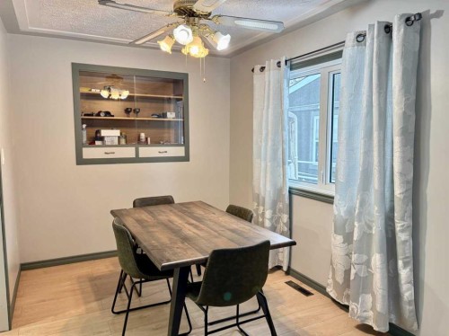 5019 51 Street, Mannville, AB - Indoor Photo Showing Dining Room