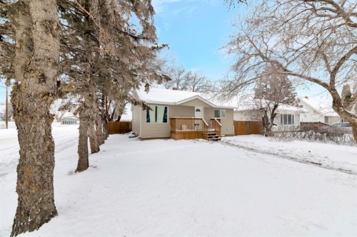 5320 50 Street, Lloydminster, AB - Outdoor