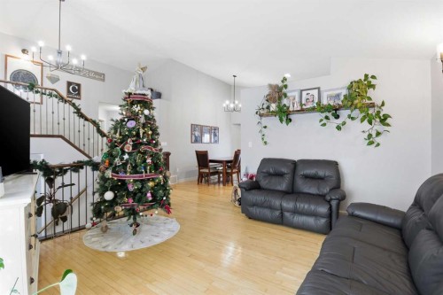 5206 15 Street, Lloydminster, AB - Indoor Photo Showing Living Room