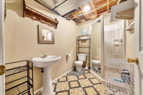 5010 31 Street, Lloydminster, AB - Indoor Photo Showing Bathroom