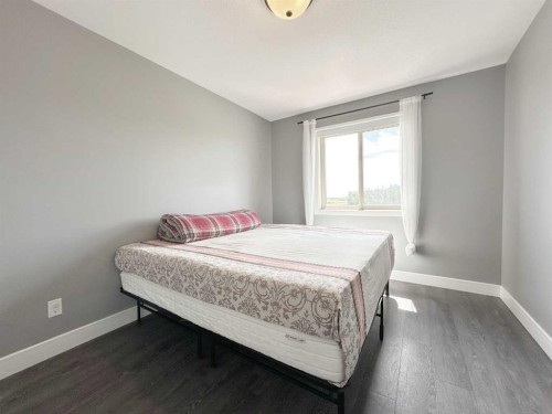 2519 6 Avenue, Wainwright, AB - Indoor Photo Showing Bedroom