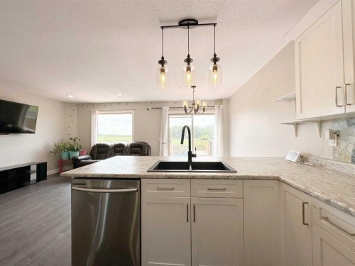 2519 6 Avenue, Wainwright, AB - Indoor Photo Showing Kitchen With Double Sink