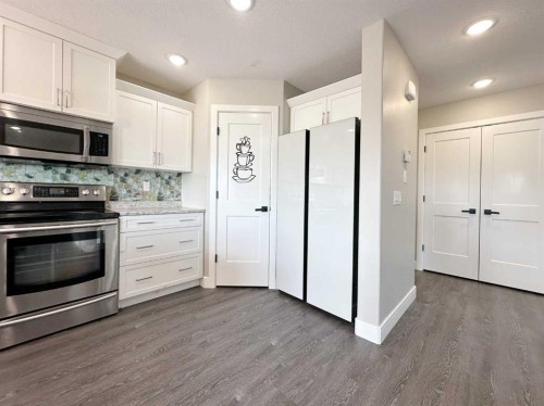 2519 6 Avenue, Wainwright, AB - Indoor Photo Showing Kitchen