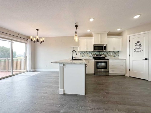 2519 6 Avenue, Wainwright, AB - Indoor Photo Showing Kitchen With Upgraded Kitchen