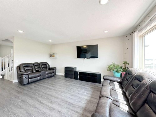 2519 6 Avenue, Wainwright, AB - Indoor Photo Showing Living Room