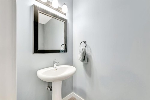 36-4118 41 Avenue, Lloydminster, SK - Indoor Photo Showing Bathroom