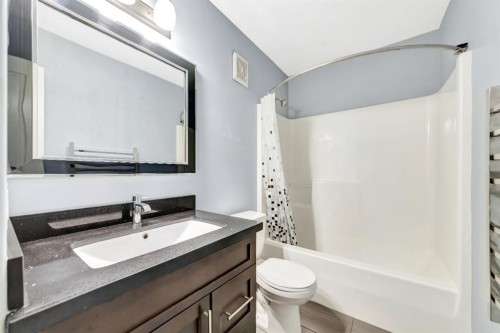 36-4118 41 Avenue, Lloydminster, SK - Indoor Photo Showing Bathroom