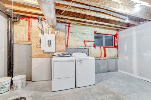 36-4118 41 Avenue, Lloydminster, SK - Indoor Photo Showing Laundry Room