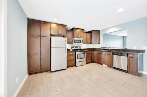 36-4118 41 Avenue, Lloydminster, SK - Indoor Photo Showing Kitchen