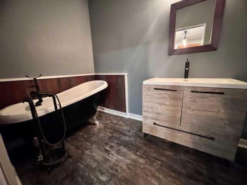 126 Main Street, Lashburn, SK - Indoor Photo Showing Bathroom