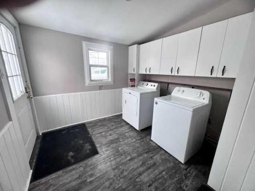126 Main Street, Lashburn, SK - Indoor Photo Showing Laundry Room