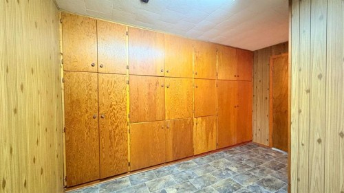 1030 15 Avenue, Wainwright, AB - Indoor Photo Showing Other Room