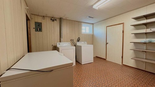 1030 15 Avenue, Wainwright, AB - Indoor Photo Showing Laundry Room