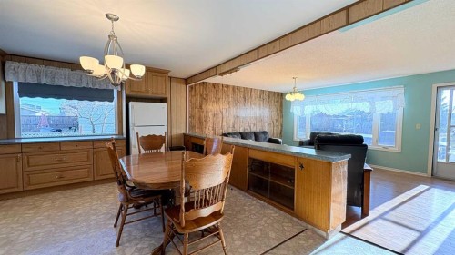 1030 15 Avenue, Wainwright, AB - Indoor Photo Showing Dining Room