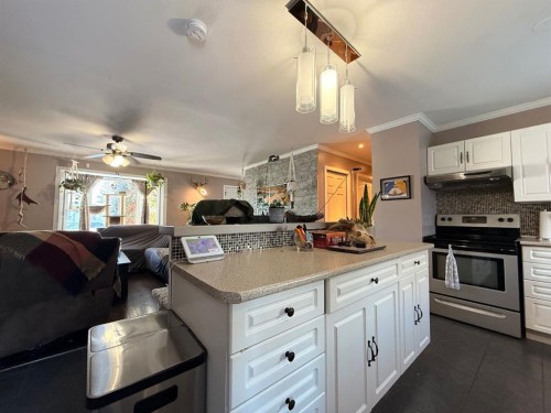 3304 54 Avenue, Lloydminster, AB - Indoor Photo Showing Kitchen