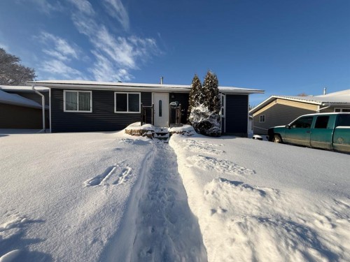 3304 54 Avenue, Lloydminster, AB - Outdoor