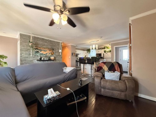 3304 54 Avenue, Lloydminster, AB - Indoor Photo Showing Living Room