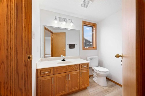 4006 59 Avenue Close, Lloydminster, AB - Indoor Photo Showing Bathroom