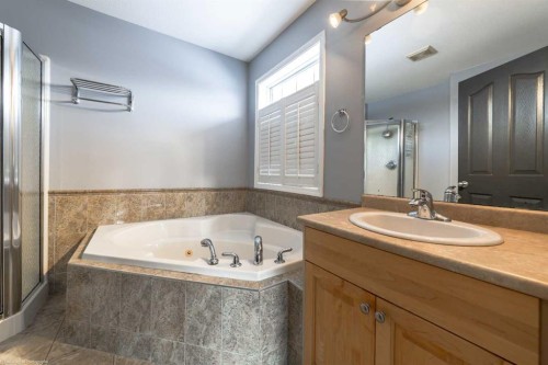 6105 21 Street, Lloydminster, AB - Indoor Photo Showing Bathroom