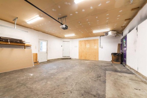 6105 21 Street, Lloydminster, AB - Indoor Photo Showing Garage