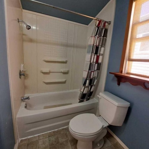 5308 49 Avenue, Lloydminster, SK - Indoor Photo Showing Bathroom
