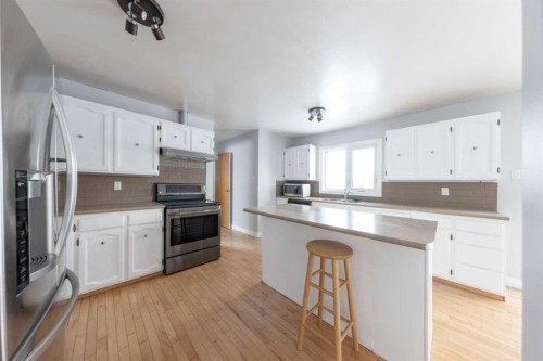 3403 55 Avenue, Lloydminster, AB - Indoor Photo Showing Kitchen