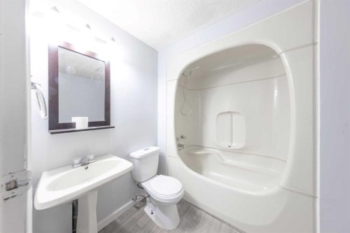 3403 55 Avenue, Lloydminster, AB - Indoor Photo Showing Bathroom
