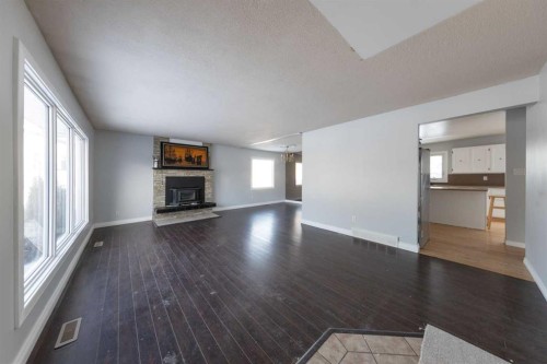 3403 55 Avenue, Lloydminster, AB - Indoor Photo Showing Living Room With Fireplace
