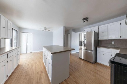 3403 55 Avenue, Lloydminster, AB - Indoor Photo Showing Kitchen