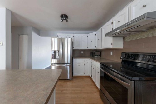 3403 55 Avenue, Lloydminster, AB - Indoor Photo Showing Kitchen