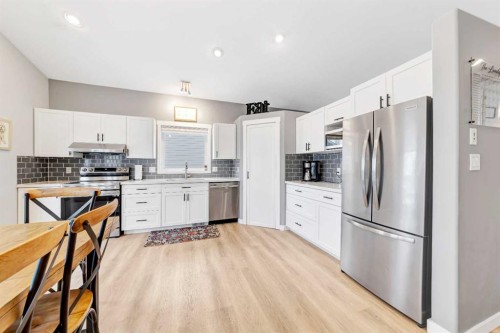 4107 68 Avenue, Lloydminster, AB - Indoor Photo Showing Kitchen