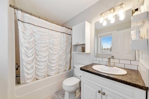 4107 68 Avenue, Lloydminster, AB - Indoor Photo Showing Bathroom