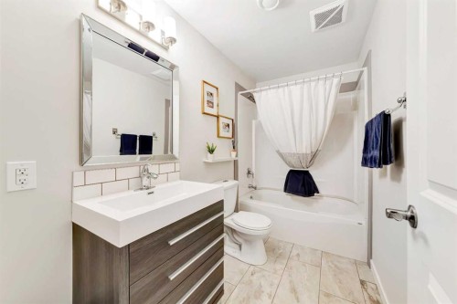 4107 68 Avenue, Lloydminster, AB - Indoor Photo Showing Bathroom