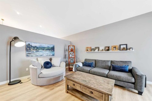 4107 68 Avenue, Lloydminster, AB - Indoor Photo Showing Living Room