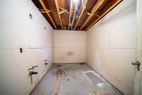 226 5 Avenue, Wainwright, AB - Indoor Photo Showing Basement