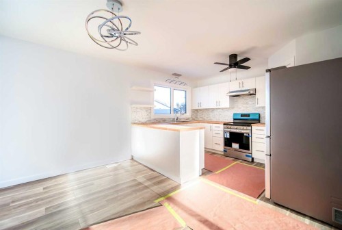 226 5 Avenue, Wainwright, AB - Indoor Photo Showing Kitchen