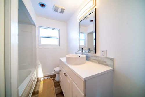 226 5 Avenue, Wainwright, AB - Indoor Photo Showing Bathroom