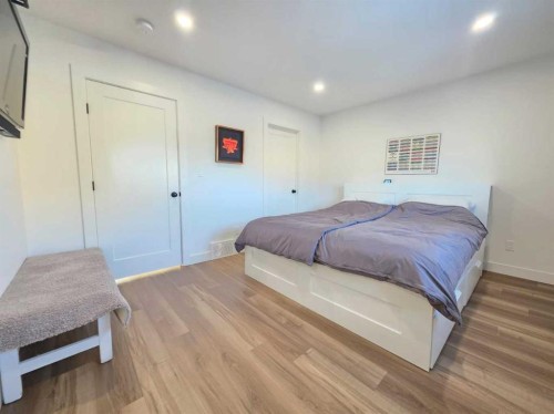 2713 11 Avenue, Wainwright, AB - Indoor Photo Showing Bedroom