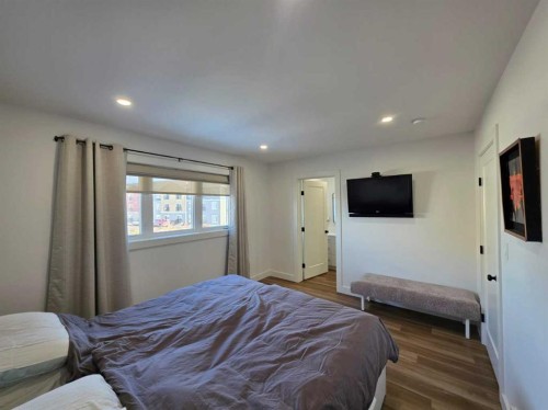 2713 11 Avenue, Wainwright, AB - Indoor Photo Showing Bedroom