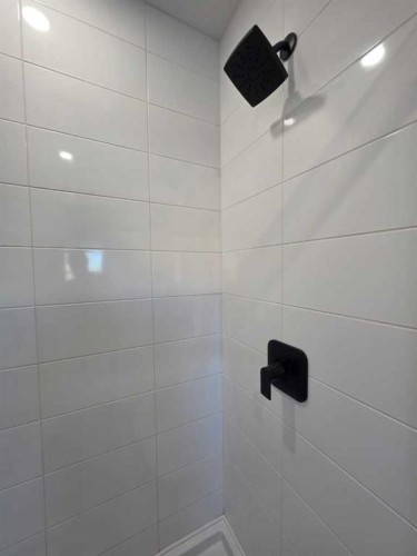 2713 11 Avenue, Wainwright, AB - Indoor Photo Showing Bathroom