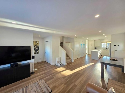 2713 11 Avenue, Wainwright, AB - Indoor Photo Showing Living Room