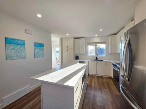 2713 11 Avenue, Wainwright, AB - Indoor Photo Showing Kitchen