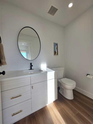 2713 11 Avenue, Wainwright, AB - Indoor Photo Showing Bathroom